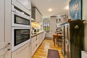 Kitchen Breakfast Room- click for photo gallery